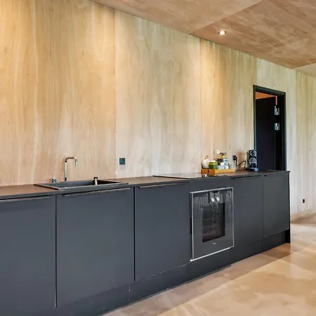 3 Bedroom Beautiful In Semesterbostad