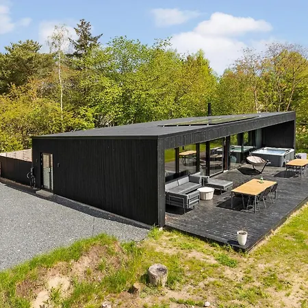 3 Bedroom Beautiful In Semesterbostad