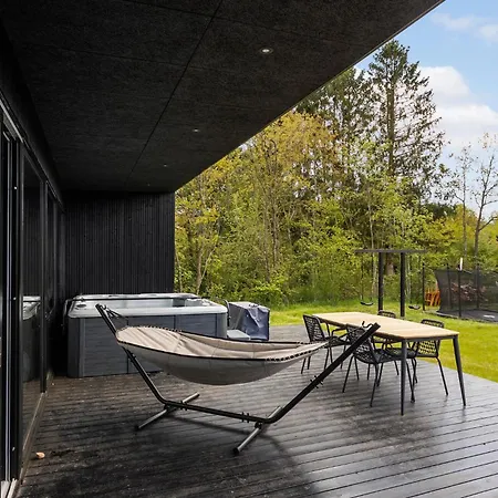 3 Bedroom Beautiful In Semesterbostad